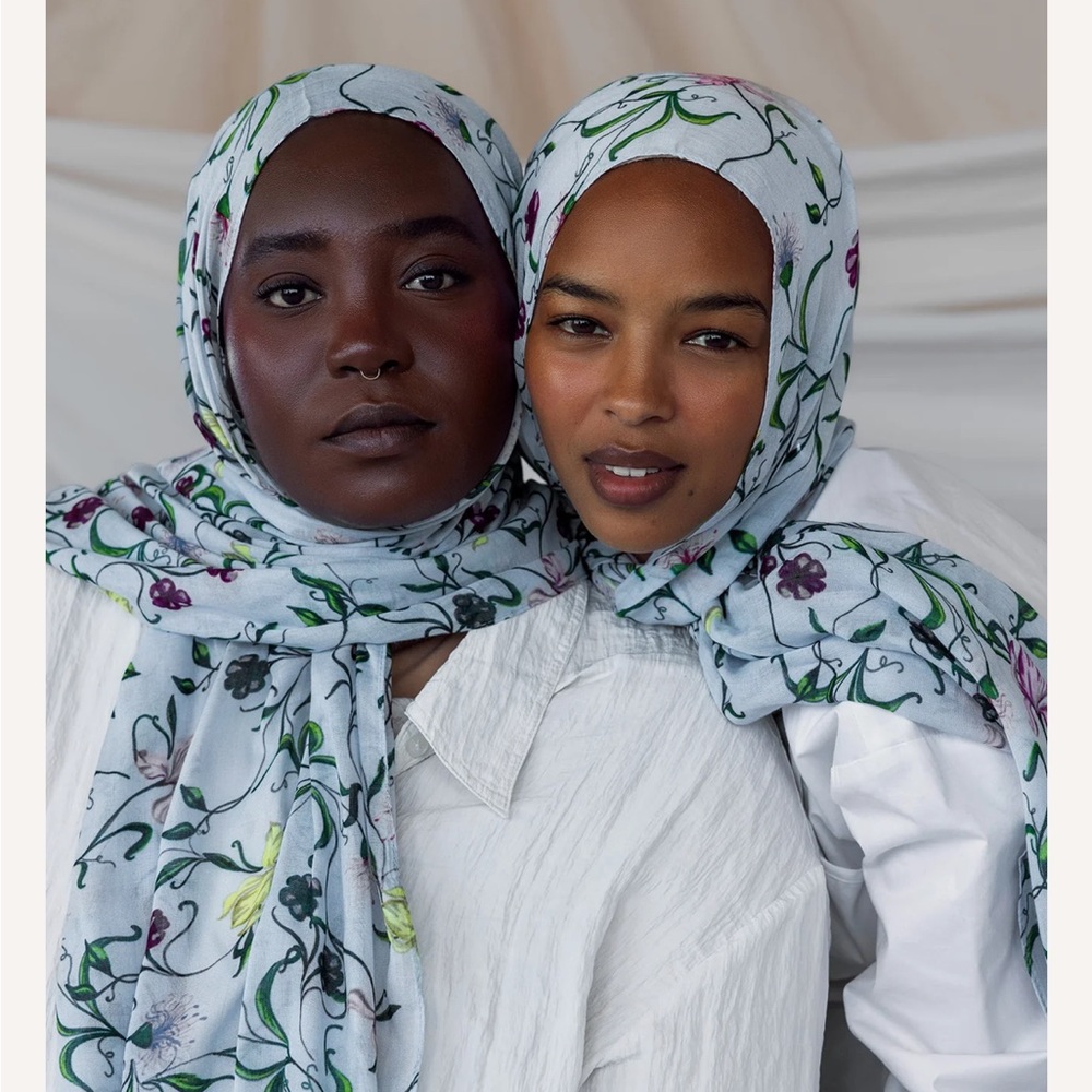 Vela baby blue floral standard